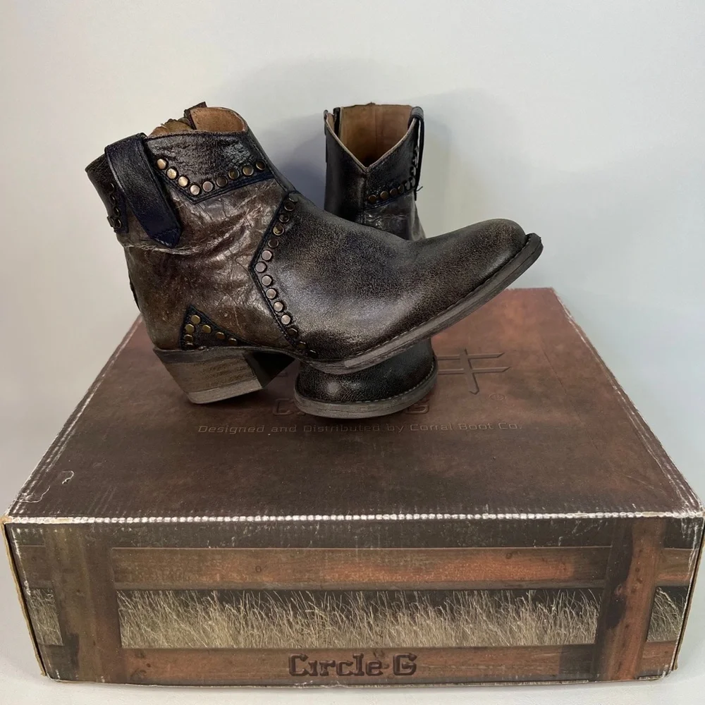 Circle G By Corral Q 5025 LD‎ BLUE STAR INLAY & STUDS ANKLE LEATHER BOOTS Size 7